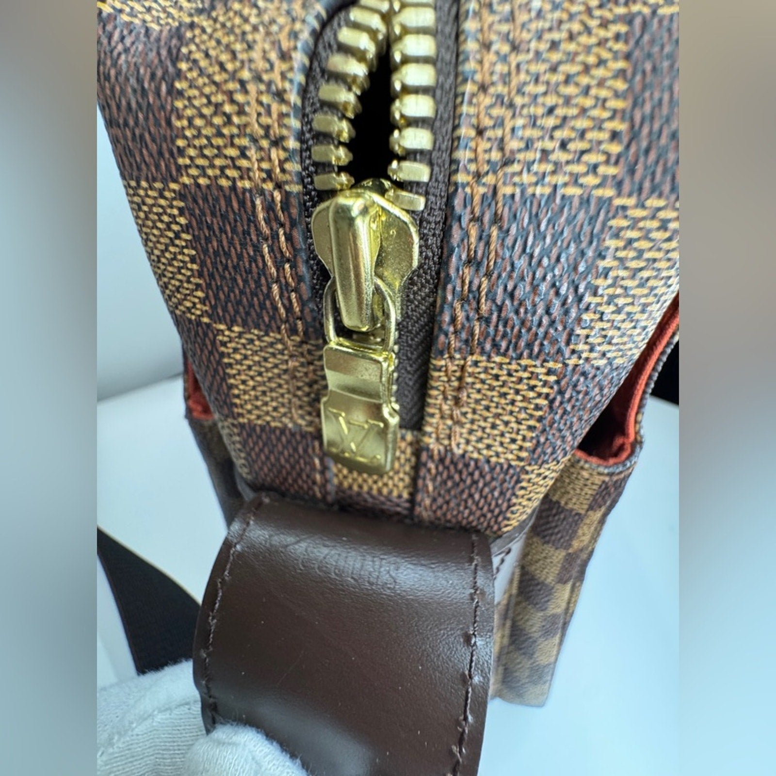 LOUIS VUITTON Naviglio Damier Messenger Crossbody