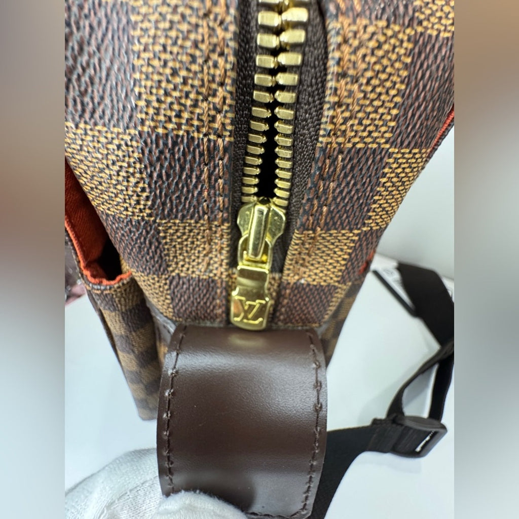 LOUIS VUITTON Naviglio Damier Messenger Crossbody