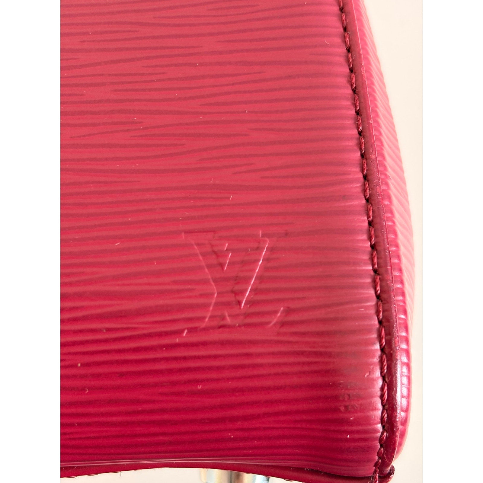 LOUIS VUITTON Epi Brea MM